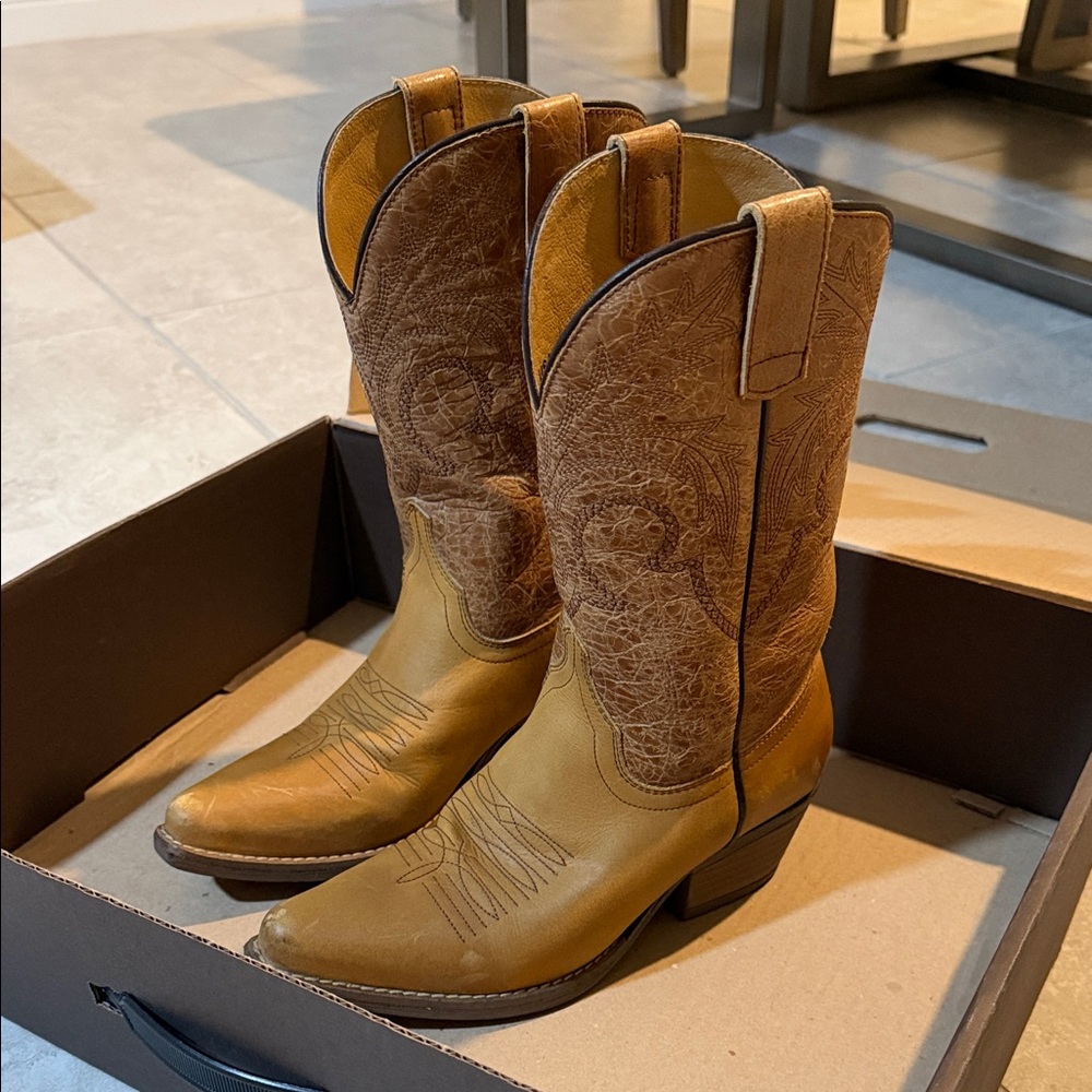 Women's Two-Tone Tan Western Heeled Boots